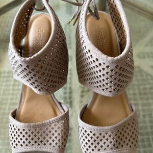 Charlotte Russe Women's Beige Wedges